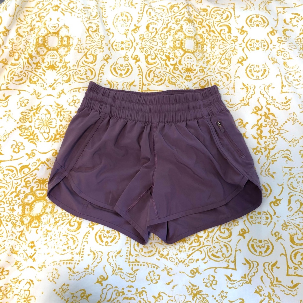 lulu tracker 4in shorts